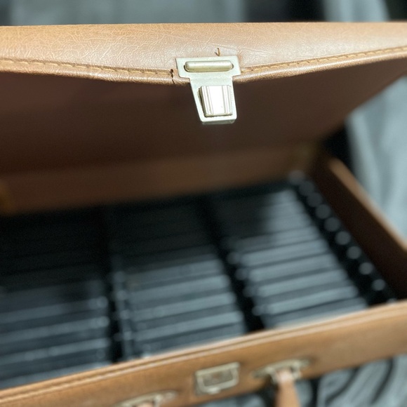 Cassette Case Storage Briefcase  Hold 30 Tapes Faux Brown Leather Vintage - Picture 13 of 13